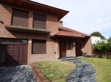 Casa · 270m² · 6 Ambientes · 2 Cocheras · Casa en Venta en Villa Elisa - Dacal Bienes Raíces
