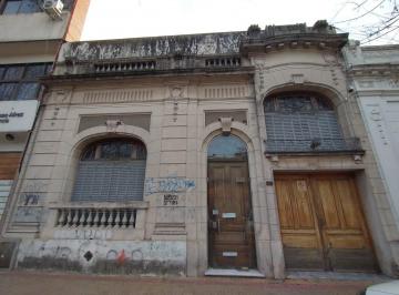 Casa · 387m² · 7 Ambientes · 2 Cocheras · Casa en Venta en La Plata