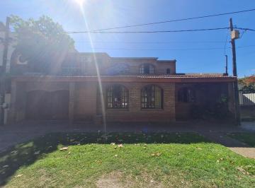Casa · 270m² · 9 Ambientes · 2 Cocheras · Casa en Venta en Gonnet