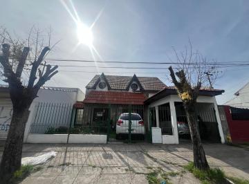 Casa · 220m² · 6 Ambientes · 2 Cocheras · Casa en Venta en La Plata