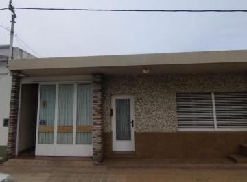 Casa · 235m² · 6 Ambientes · 1 Cochera · Casa en La Plata