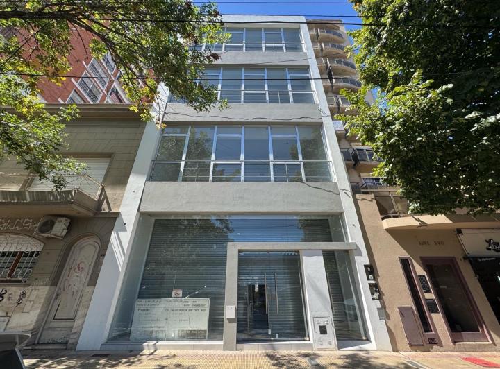 Edificio · 985m²