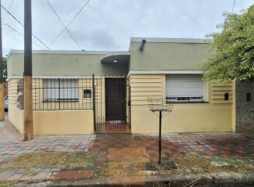 Casa · 102m² · 6 Ambientes · 1 Cochera · Casa en General Bustos