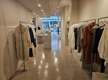 Local comercial de 2 ambientes, Retiro · Local Comercial Impecable, de 120 m², en Distrito Arenales, con Jardin.