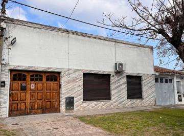 Casa · 163m² · 4 Ambientes · 1 Cochera · Casa con Fondo Verde en Venta en Tolosa