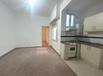 Departamento · 34m² · 2 Ambientes · 2 Amb 1º X Esc 34 m² Interno Luminoso. Baño y Cocina a Nuevo