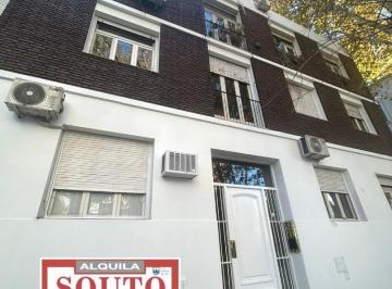 Departamento · 34m² · 2 Ambientes · 2 Amb 1º X Esc 34 m² Interno Luminoso. Baño y Cocina a Nuevo