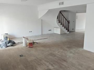 Departamento · 200m² · 5 Ambientes · 1 Cochera · Venta 5 Ambientes con Dependencia en Flores