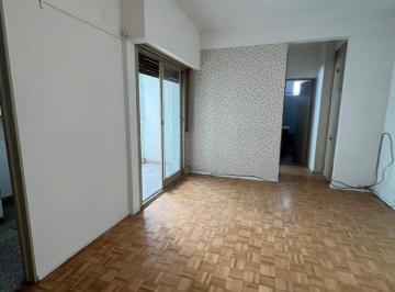 Departamento · 44m² · 2 Ambientes · Venta Amplio Departamento 2 Amb con Balcón