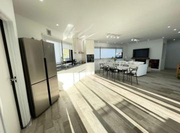 Casa · 153m² · 4 Ambientes · 1 Cochera · Alquiler Casa 4 Amb Amueblada San Sebastian