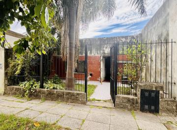 Casa · 135m² · 4 Ambientes · 3 Cocheras · Casa en Venta de 4 Ambientes Fondo Apta Credito en Moron