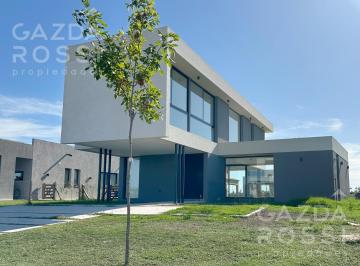 Casa · 650m² · 4 Ambientes · 2 Cocheras · Alquiler - Casa en San Felipe