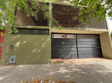 Casa · 191m² · 4 Ambientes · 2 Cocheras · Casa de 3 Dorm. en La Plata