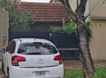 PH de 2 ambientes, Lomas de Zamora · PH Al Frente 2 Ambientes con Cochera a 1 Cuadra Yrigoyen