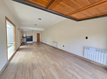 Casa · 122m² · 4 Ambientes · 2 Cocheras · Chalet de 4 Ambientes Estilo Marplatense