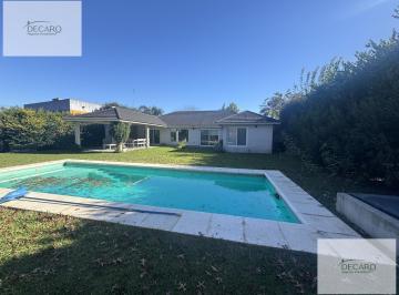 Casa · 150m² · 5 Ambientes · 6 Cocheras · Casa en Altos de Manzanares, Terreno de 1500 m, Impecable.