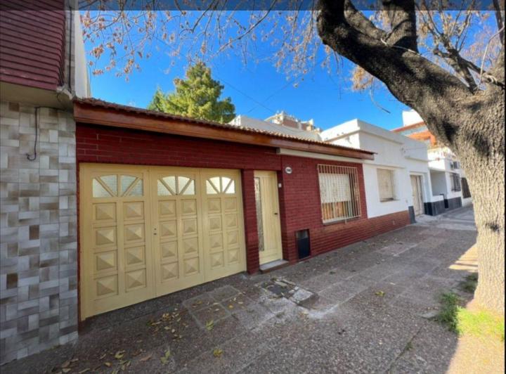 Casa · 95m² · 3 Ambientes · 1 Cochera