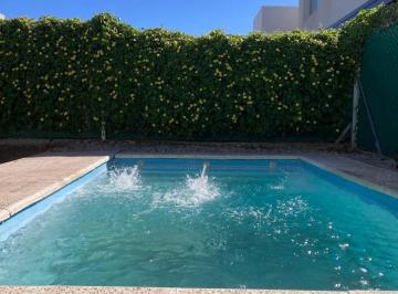 PH · 113m² · 4 Ambientes · 2 Cocheras · Alquiler Duplex Patagonia Village con Pileta