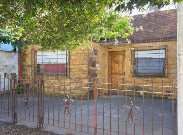 Casa · 108m² · 3 Ambientes · 1 Cochera · Venta Casa 3 Amb C/parque a Reciclar - Palomar