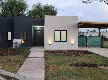 Casa · 154m² · 5 Ambientes · 2 Cocheras · Casa en Venta en Santa Emilia, Pilar del Este, Pilar