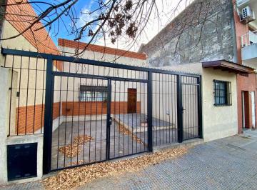 Casa · 95m² · 4 Ambientes · 1 Cochera · Venta Casa 4 Ambientes Liniers Patio Garaje