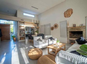Casa · 200m² · 5 Ambientes · Casa en Venta en City Bell