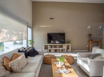 Casa · 200m² · 5 Ambientes · Casa en Venta en El Quimilar City Bell