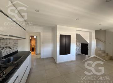 Casa · 190m² · 4 Ambientes · 2 Cocheras · Casa en Alquiller 4 Ambientes Castelar