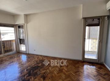 Departamento · 76m² · 3 Ambientes · C/dep en Pueyrredon y Cordoba - T/al Frente en Esquina Balcon Vista Panor Todo Sol