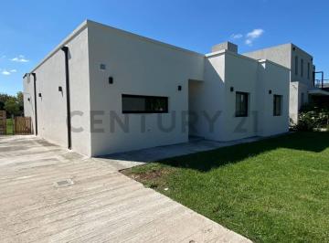 Casa · 124m² · 4 Ambientes · 3 Cocheras · Casa en Una Planta en San Ramon