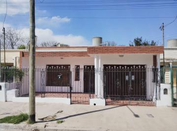 Casa · 191m² · 3 Ambientes · 1 Cochera · Venta Casa a Reciclar Bºameghino Sud a 2oom Ruta20