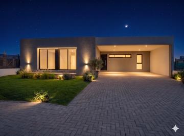 Casa · 216m² · 4 Ambientes · 4 Cocheras · Casa Brisas de Manantiales con Lote de 360/fondo Norte