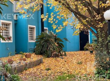Casa · 180m² · 6 Ambientes · 1 Cochera · Casa en Venta en Villa Elvira, La Plata — Dorm., Parque, Cochera Cubierta a 150 m de Av 7