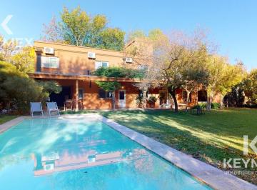 Casa · 234m² · 4 Dormitorios · 2 Cocheras · Casa de 4 Dorm. en Grand Bell en Alquiler