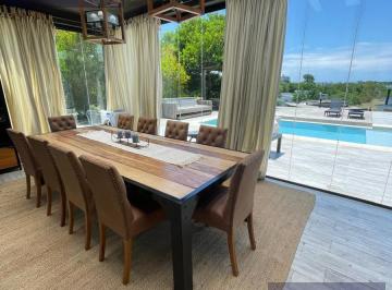 Casa · 5 Ambientes · 2 Cocheras · Venta Casa de 5 Ambientes en Costa Esmeralda