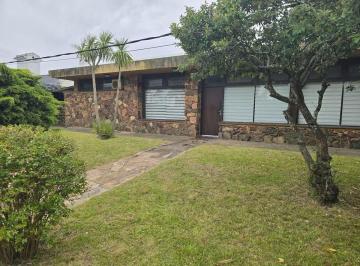Casa · 177m² · 6 Ambientes · 2 Cocheras · Casa de 4 Dorm. en Alquiler Anual en Pinares