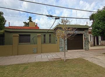 PH · 130m² · 5 Ambientes · 1 Cochera · Venta PH Esquina Av General Artigas