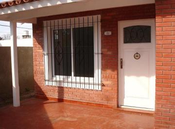 Casa · 65m² · 3 Ambientes · 1 Cochera · Chalet 3 Ambientes