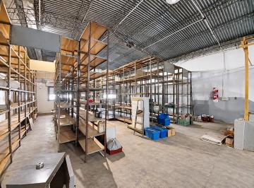 Bodega-Galpón · 328m² · 1 Cochera · Venta - Depósito con Entrepiso - Barracas