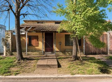 Casa · 200m² · 5 Ambientes · 2 Cocheras · Casa en Venta en Villa Tesei, Hurlingham, G. B. a. Zona Oeste
