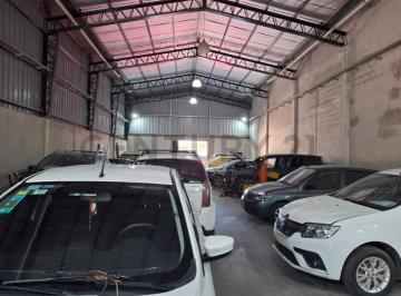 Bodega-Galpón · 330m² · 148 Entre 44 y 45 - Galpón en Alquiler