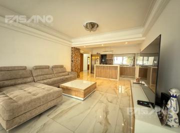 Casa · 230m² · 5 Ambientes · 2 Cocheras · Casa de Categoría en Zona Holters – 5 Ambientes – Sin Expensas – ¡Oportunidad!