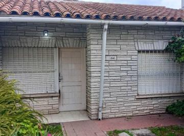 Casa · 70m² · 3 Ambientes · 1 Cochera · Oportunidad! Casa a Reciclar 3 Ambientes, con Patio y Garage.