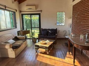 Casa · 145m² · 5 Ambientes · 2 Cocheras · Casa en Venta en Gonnet – 2 Dorm., Pileta y Quincho