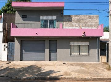 Casa · 126m² · 4 Ambientes · 1 Cochera · Casa en Venta en Villa Tesei, Hurlingham, G. B. a. Zona Oeste