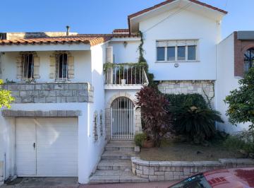 Casa · 206m² · 5 Ambientes · 2 Cocheras · Casa en Venta Apta Credito en Gral Paz