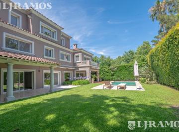 Casa · 550m² · 10 Ambientes · 3 Cocheras · Excelente Casa en Alquiler Barrio Cerrado Jockey Chico - San Isidro