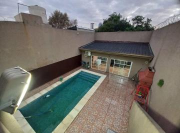 Casa · 148m² · 5 Ambientes · 1 Cochera · Venta Casa Cochera, Pileta, Quincho en Ramos Mejia