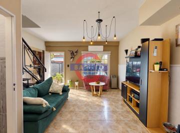 Casa · 60m² · 4 Ambientes · 1 Cochera · Duplex en Venta 4 Ambientes en Florida Oeste con Patio y Cochera