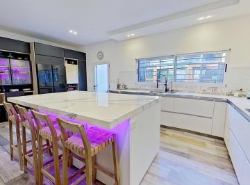 Casa · 182m² · 3 Ambientes · 1 Cochera · Venta Casa 3 Amb. Villa Adelina Parque Cisneros